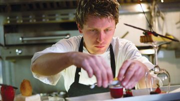 Chef préparant des plats sans insectes