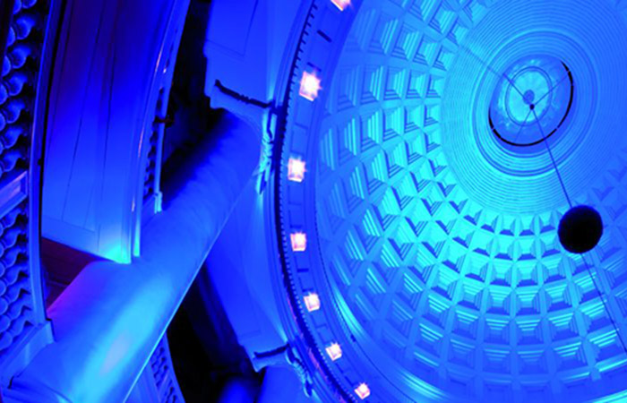 Le plafond de l'hôtel Renaissance se teinte de bleu grâce à la solution d'éclairage décoratif de Philips