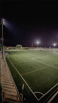 Terrain de sport mis en lumière par Philips à Rivas, Espagne 