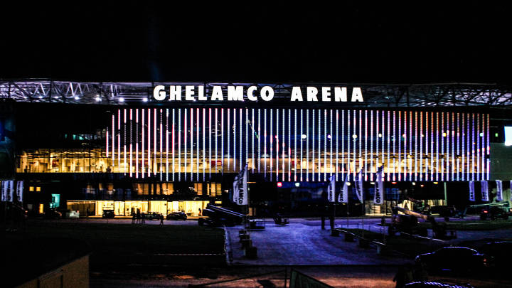  Le Ghelamco Arena, façade incluse, est illuminé de manière spectaculaire par l'éclairage extérieur et des terrains de sport signé Philips 