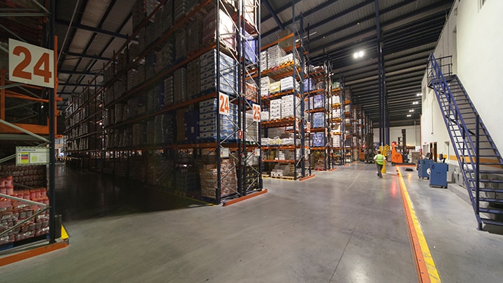L’éclairage industriel GreenWarehouse de Philips Lighting peut faire économiser jusqu’à 50 % d’énergie à votre entrepôt