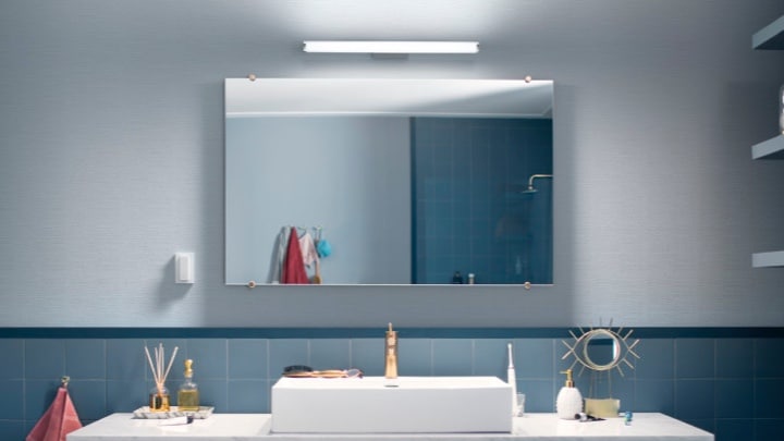 Réglettes LED pour salle de bain – Éclairage fonctionnel dans la salle de  bain