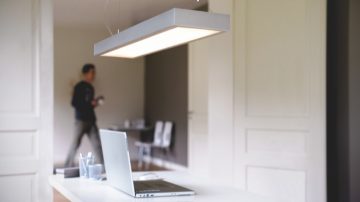 Plafonnier dans un bureau à domicile